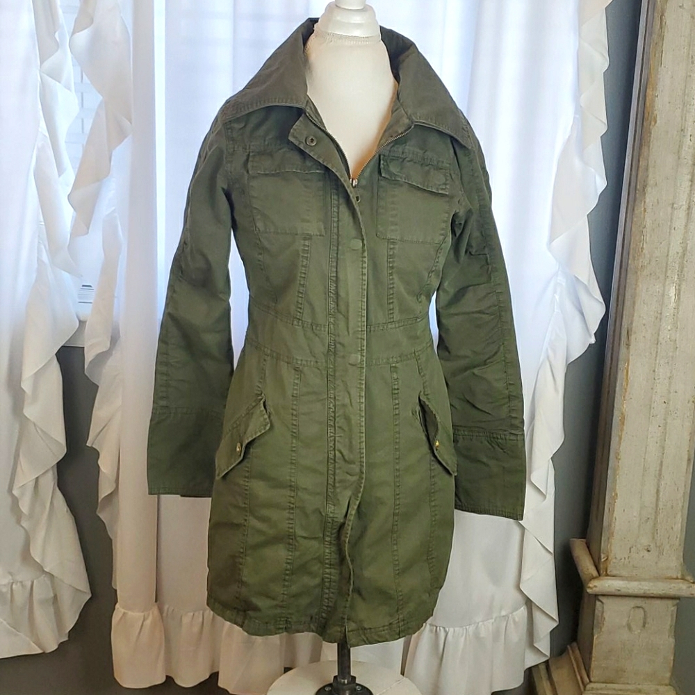 DB ESTABLISHED 1962 GREEN MID LENGTH  COAT SIZE SMALL
